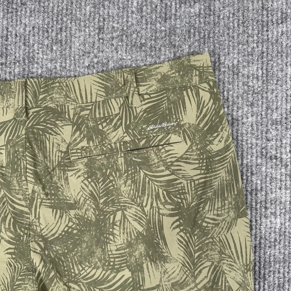 Eddie Bauer Travex Mens 40 Shorts Olive Green Tropical Palm Leaf‎ Print Hiking